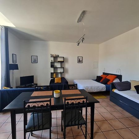 Le Prieure - Studios Jusqu'A 4 Personnes Вильнёв-ле-Безье Экстерьер фото