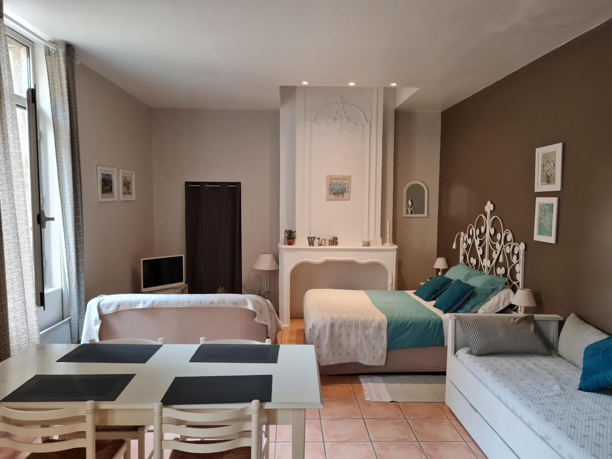Le Prieure - Studios Jusqu'A 4 Personnes Вильнёв-ле-Безье Экстерьер фото