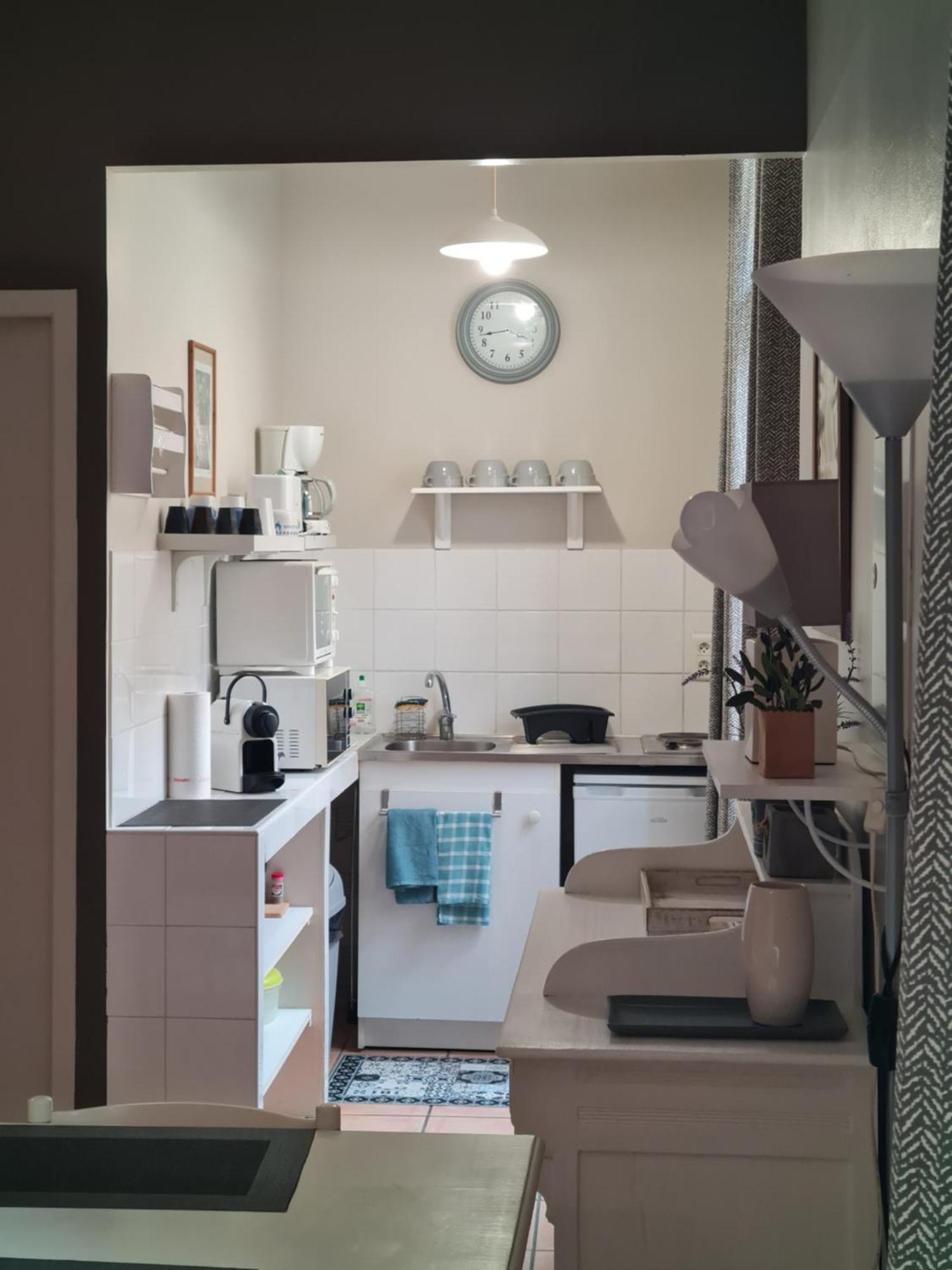 Le Prieure - Studios Jusqu'A 4 Personnes Вильнёв-ле-Безье Экстерьер фото