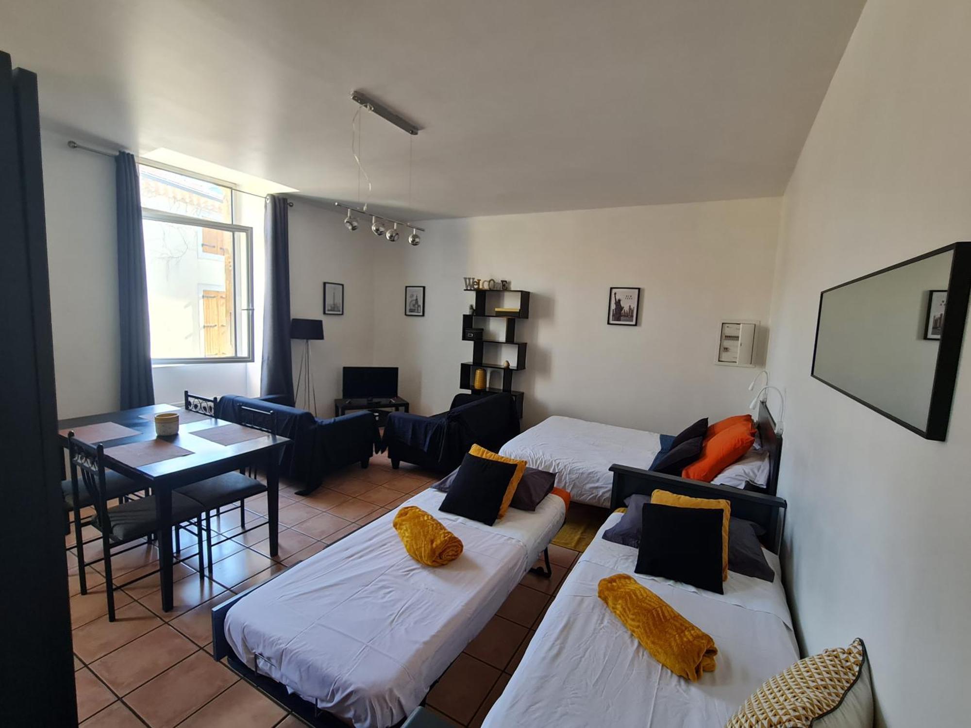Le Prieure - Studios Jusqu'A 4 Personnes Вильнёв-ле-Безье Экстерьер фото