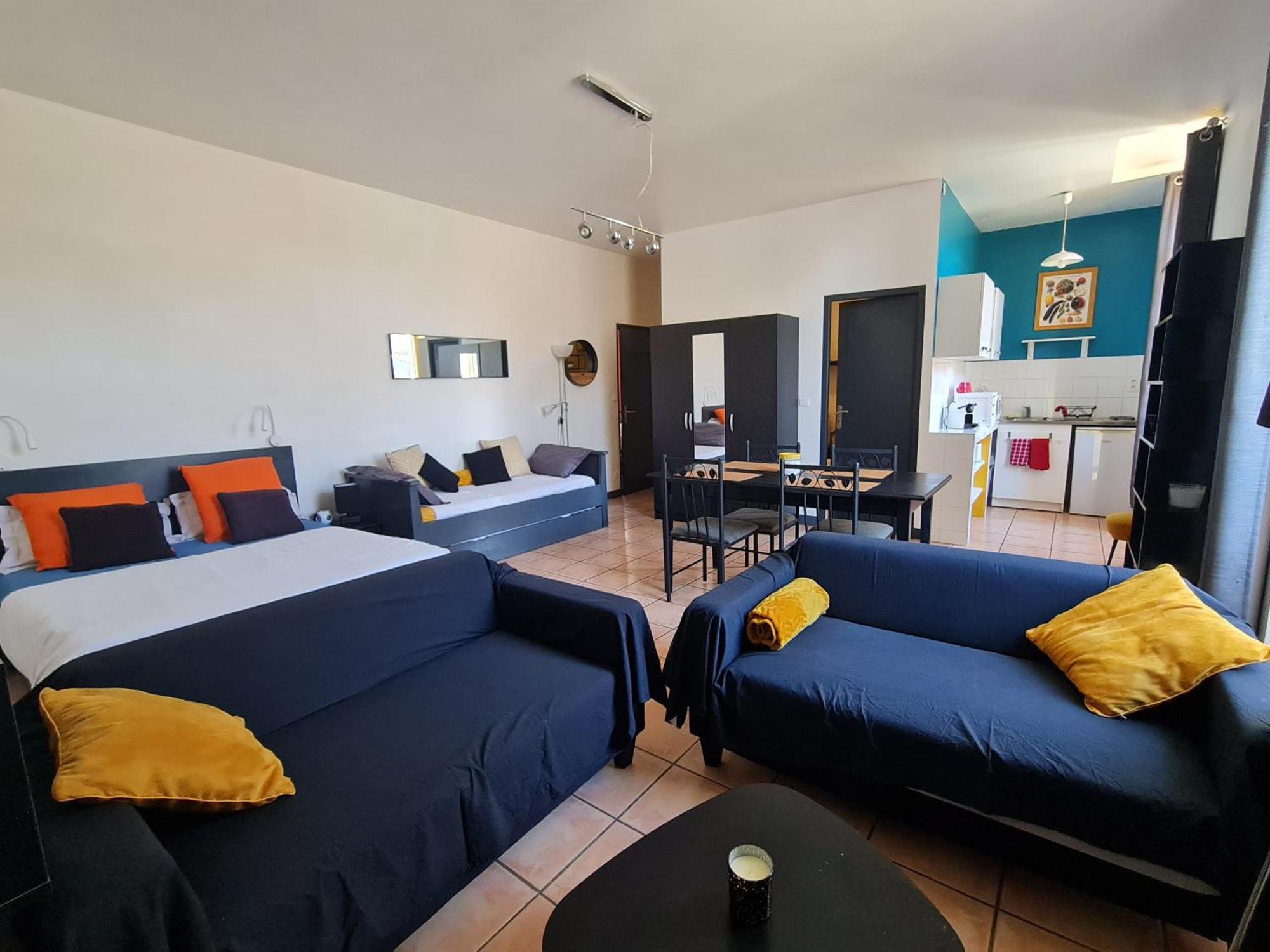 Le Prieure - Studios Jusqu'A 4 Personnes Вильнёв-ле-Безье Экстерьер фото