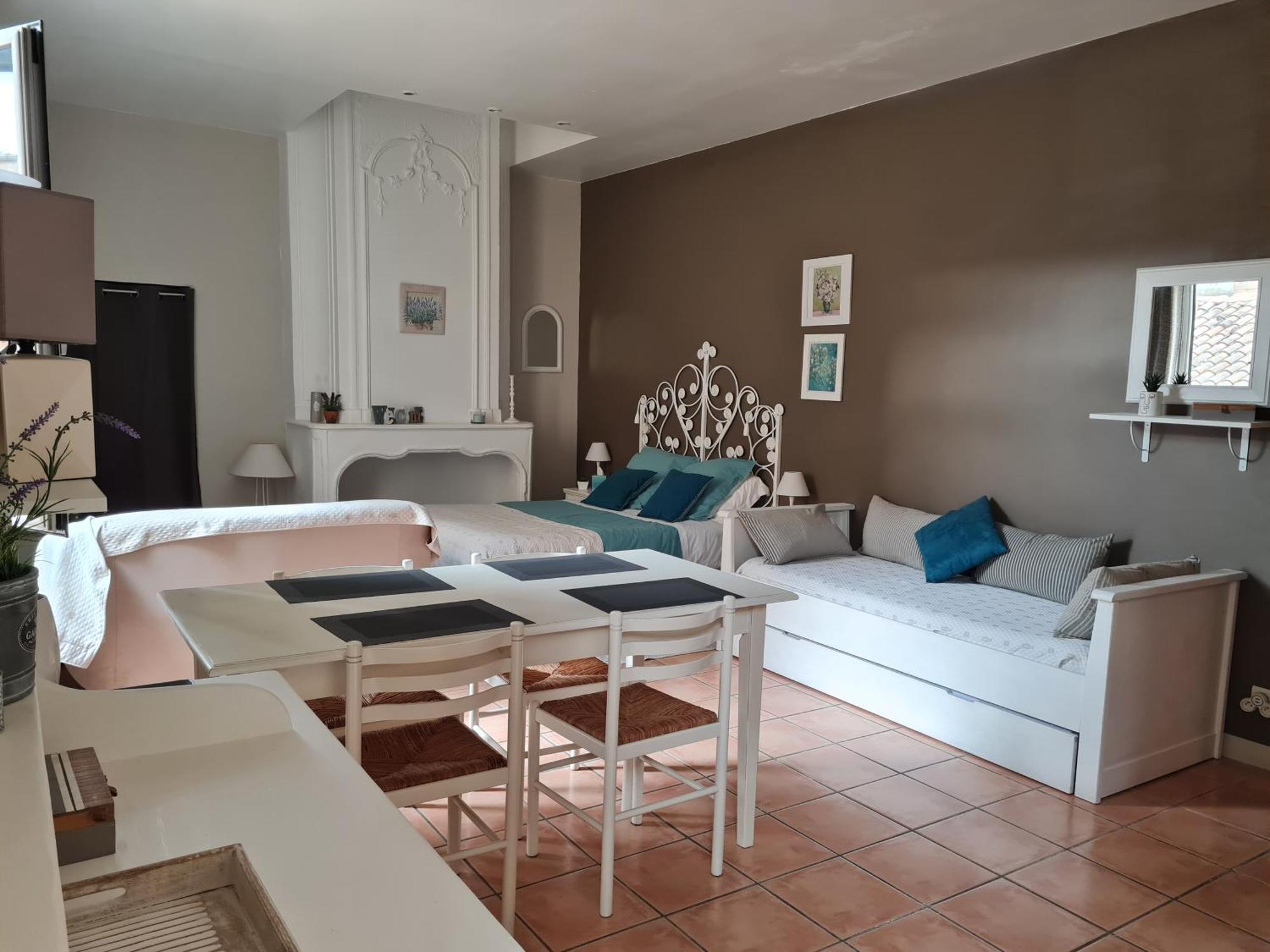 Le Prieure - Studios Jusqu'A 4 Personnes Вильнёв-ле-Безье Экстерьер фото