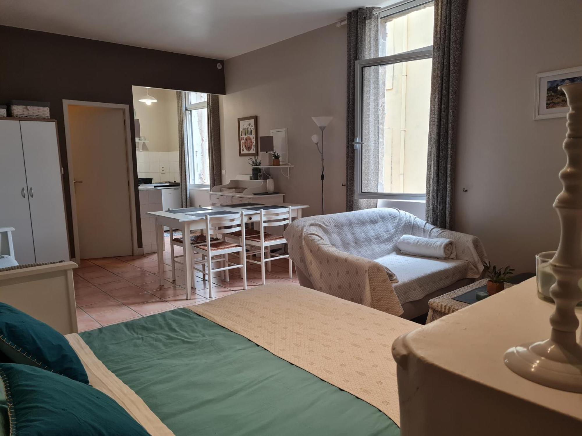 Le Prieure - Studios Jusqu'A 4 Personnes Вильнёв-ле-Безье Экстерьер фото
